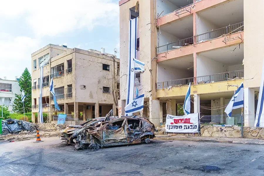 Von iranischen Raketen zerstörte Gebäude in der israelischen Stadt Haifa 